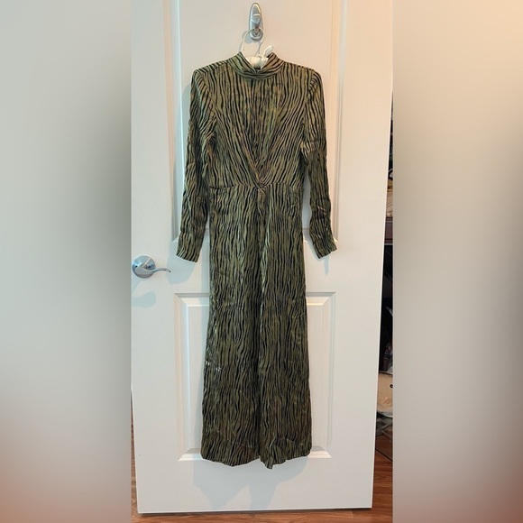 Petersyn Zuma Maxi Dress - Picture 3 of 16